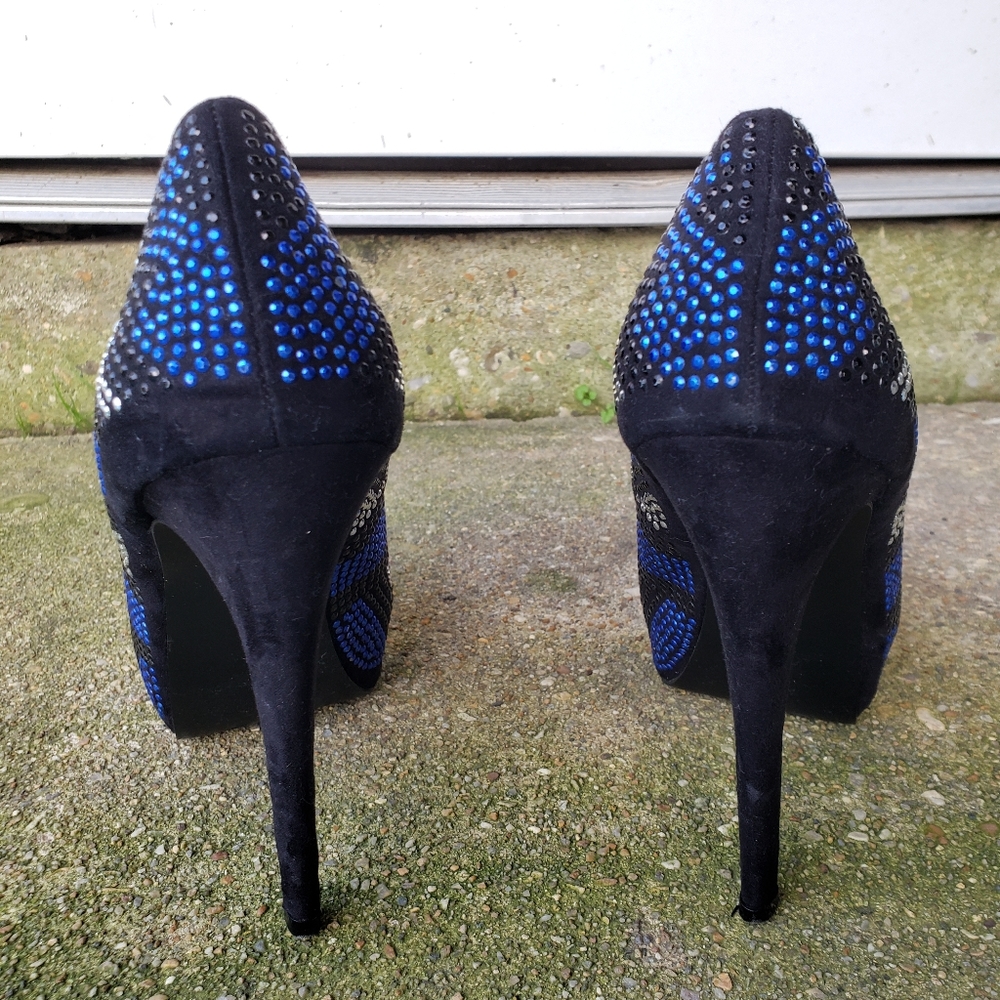 Heels - Picture 2 of 11